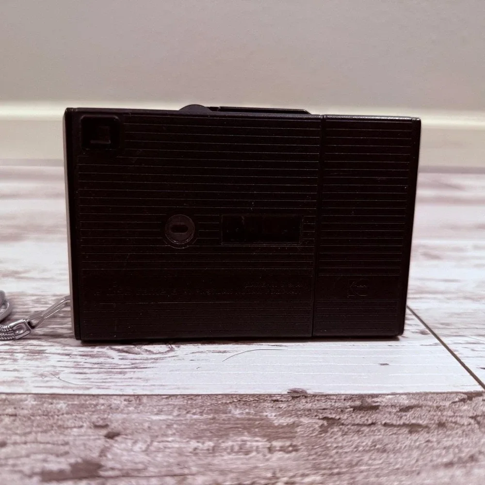 Kodak Disc 4000 Vintage 1980s Pocket Camera Silver Black with Wrist Strap‎